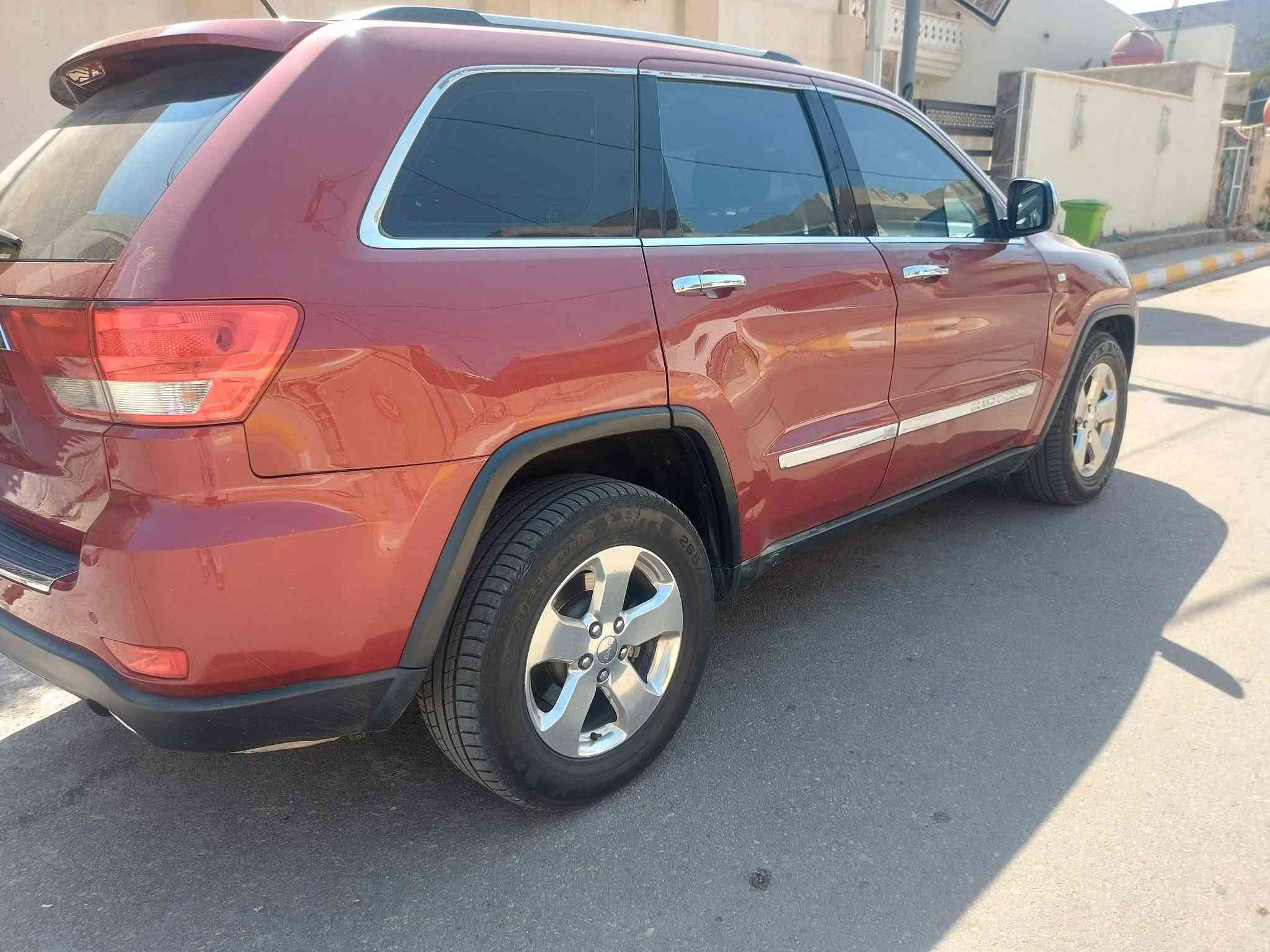 جيب خليجيه 
السعر 154
سونار منشور 
فول مواصفات واحد على واحد 
محرك كير تبريد حداديه كهربائيات مكفولات 
للاستفسار ***********
رقم السياره بغداد شرط تحويل

نص مكتوب في الصور:
- السيارة :2026\7\22 جيب احمر
- ملاحظه : نخلي المسؤوليه لمدة 24 ساعه
- نخلي
- صباغ
- بارد
- تبديل
- كلير
- الجانب العلوي: خدوش ورصعات خفيفه
- الجانب الايسر: صبغ ورصعات وخدوش وفتح في المكان المحدد
- الجانب الايمن/صبغ ومعجون+بارد+رصعات وخدوش وفتح
- الجانب الامامي : رصعات وخدوش وخسفات
- الجانب الخلفي: رصعات وخدوش +طخه في الاسفل بسيطه
- ملاحظه: حاله شاصي سليم