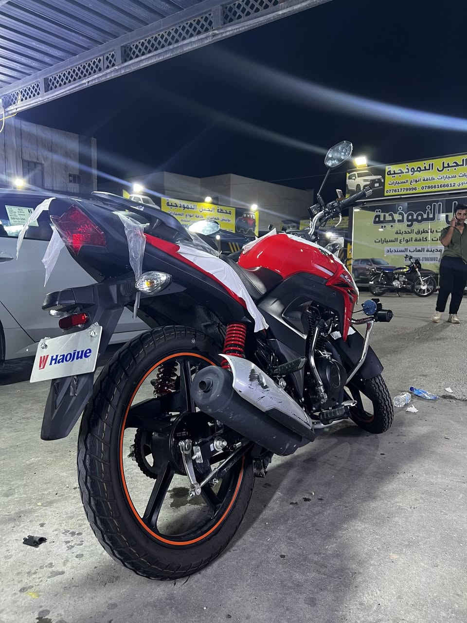 للبيع موديل 23 مسجل وكامل
قبل شهر ونص مشدود بعده ماشي5000 الاف فقط
سعر 17$ 
***********
مكان رمادي
