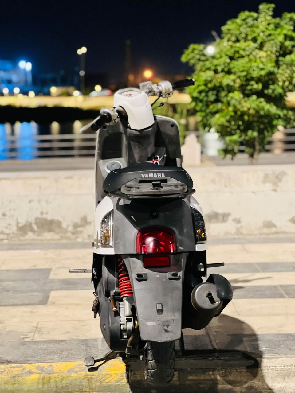 دراجه بوليسي البيع صار شهرين ونص طالعه من الحاويه السعر 1250 دراجه كله بنزين محسن شرط الفحص شراي يتصل***********
