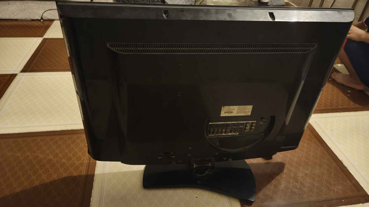 مارکە: LG (ئەسڵی)
​قەبارە: 32 ئینج
​مۆدێل: 32LB9R
​دۆخ: زۆر خاوێنە و هیچ کێشەیەکی تەکنیکی نییە
​کەلۆپەلەکان: ڕیمۆت کۆنتڕۆڵ + وایەری کارەبا + کەیبڵی بەستنەوە
​تایبەتمەندییەکان:
​ڕەنگ و ڕوونی شاشە زۆر باش و توندوتیژە
​خاوەنی دەرچەی جۆراوجۆرە وەک HDMI و RGB (دەکرێت وەک مۆنیتەری کۆمپیوتەریش بەکاربێت)
​زۆر گونجاوە بۆ ژووری میوان، ژووری نووستن، یان بۆ گەمەکردن (Gaming)
​نرخ: ٣٠ هەزار
شوێن: هەولێر ڕۆشنبیری
ژمارەی پەیوەندی:  ***********_***********

............ 

​الماركة: LG (أصلي)
​الحجم: 32 بوصة
​الموديل: 32LB9R
​الحالة: نظيف حيل وما بيه أي إشكال أو عطل
​الملحقات: ريموت كونترول + واير كهرباء + كيبلات التوصيل
​المواصفات:
​شاشة وضوحها ممتاز وألوانها حادة
​بيه منافذ هواية مثل HDMI و RGB (تقدر تستخدمه كـ شاشة كمبيوتر)
​يرهم حيل للغرفة، الصالة، أو للألعاب والستلايت
​السعر: 30 الاف
المكان: اربيل روشنبيري
رقم التواصل:  ***********_*********** أربيل, العراق
