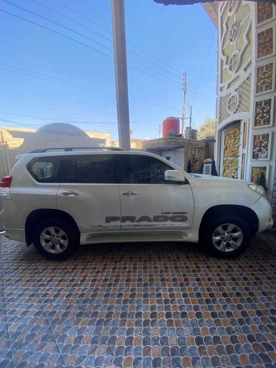 برادو موديل 10 مكفولة صبغ ضربة تبديل 
ماشيه 214 على وضع الشركة 
رقم بغداد دولي بسمي هزه جديده سنويه جديده 
بيهه مكانات بارد قليل مواضحه

فول مواصفات مكينه 6 سلندر 4000
مواصفات TX.L
مكينه وكير على وضع الشركة جدد 
تبريد ثلاث قطع ثلج ثلج 
ثلاجه 
فتحت سقف سلايد روف طكتين 
تحكم ستيرن جهتين 
كروز سرعه مثبت سرعه 
نظام ايكو تقليل صرف الوقود 
شاشه كبيره 
كاميرا HD دواره 360درجه
غرفة جديده 
7راكب 
تخم تاير جديد 
حداديه جديده 
بطاريه جديده 
حساسات خلفيه اماميه 
منظومة لايت زنون 
مري شفط 
اشاره بالمري 
تقفيل الابواب والجام عن طريق الريموت 
جرس السرعهب120شغال
هوك خلفي 
اسبير تعليك 
بيهه مكان بارد قليل مكينه
مكان السيارة واسط الكوت 
السعر 245وبي مجال 
***********5
