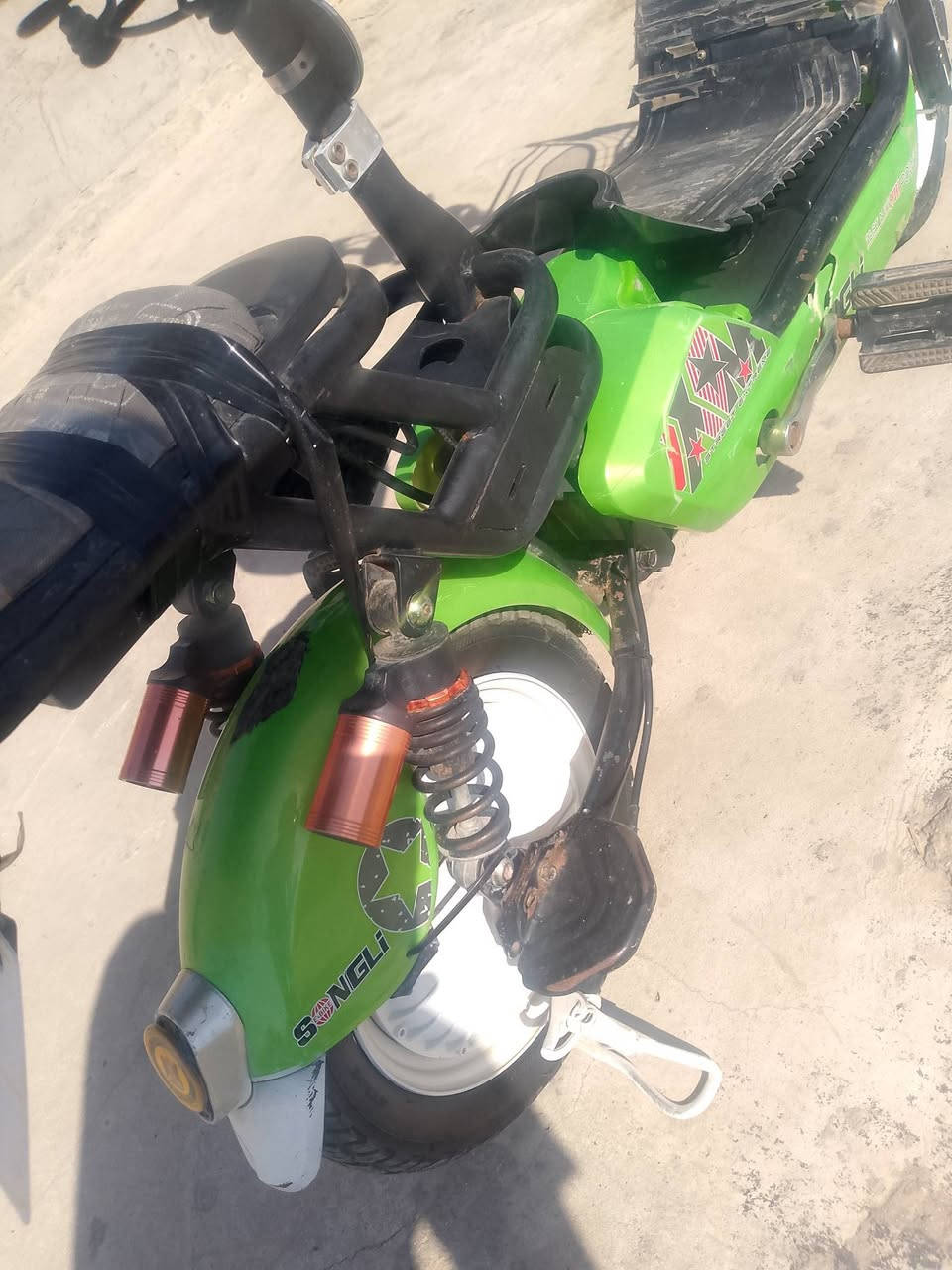 سلام عليكم دراجه شحن 4 بطاريات سرعه 3 درجه نضيفه وسرعه ماشاءالله سريعه بطاريات شادهن ب بشهر4 بيه نقص بس واير مال بريك المامي فقط سعر 160 ووبيه مجال اتصل*********** الرمادي البفراج يم المدخل الجديد
