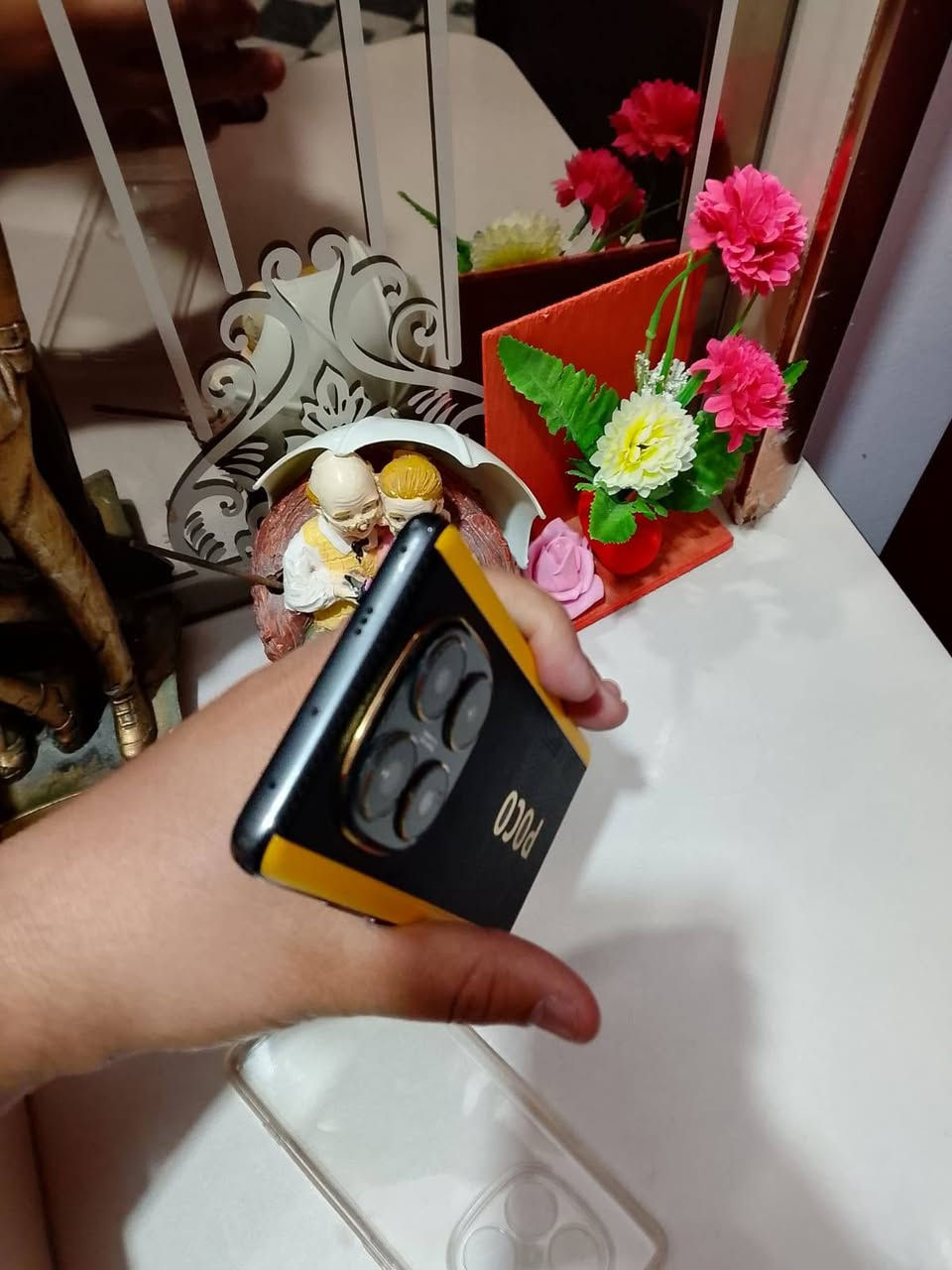 POCO X7 5G
مواصفات جهاز Poco X7 الأساسية:مراوس 

​الذاكرة والتخزين: 256 جيجابايت 
مع رام 8 جيجابايت (+4 جيجابايت إضافية من النظام).
​المعالج: Dimensity 7300-Ultra بتقنية 4 نانومتر (ممتاز للألعاب والاستخدام اليومي).
​الشاشة: AMOLED بحجم 6.67 بوصة، بدقة 1.5K بمعدل تحديث 120Hz.
​الكاميرا: خلفية رئيسية بدقة 50 ميجابكسل مع تثبيت بصري (OIS)، إضافة لكاميرا واسعة 8 ميجابكسل.
​البطارية والشحن: سعة 5110 ملي أمبير تدعم الشحن السريع بقدرة 45 واط.
​المميزات: بصمة مدمجة تحت الشاشة، سماعات ستيريو، ومقاومة للمياه والغبار.
ببجي 90 فريم 
مكاني رميثه  تواصل وتساب***********
او خاص
مراوس
