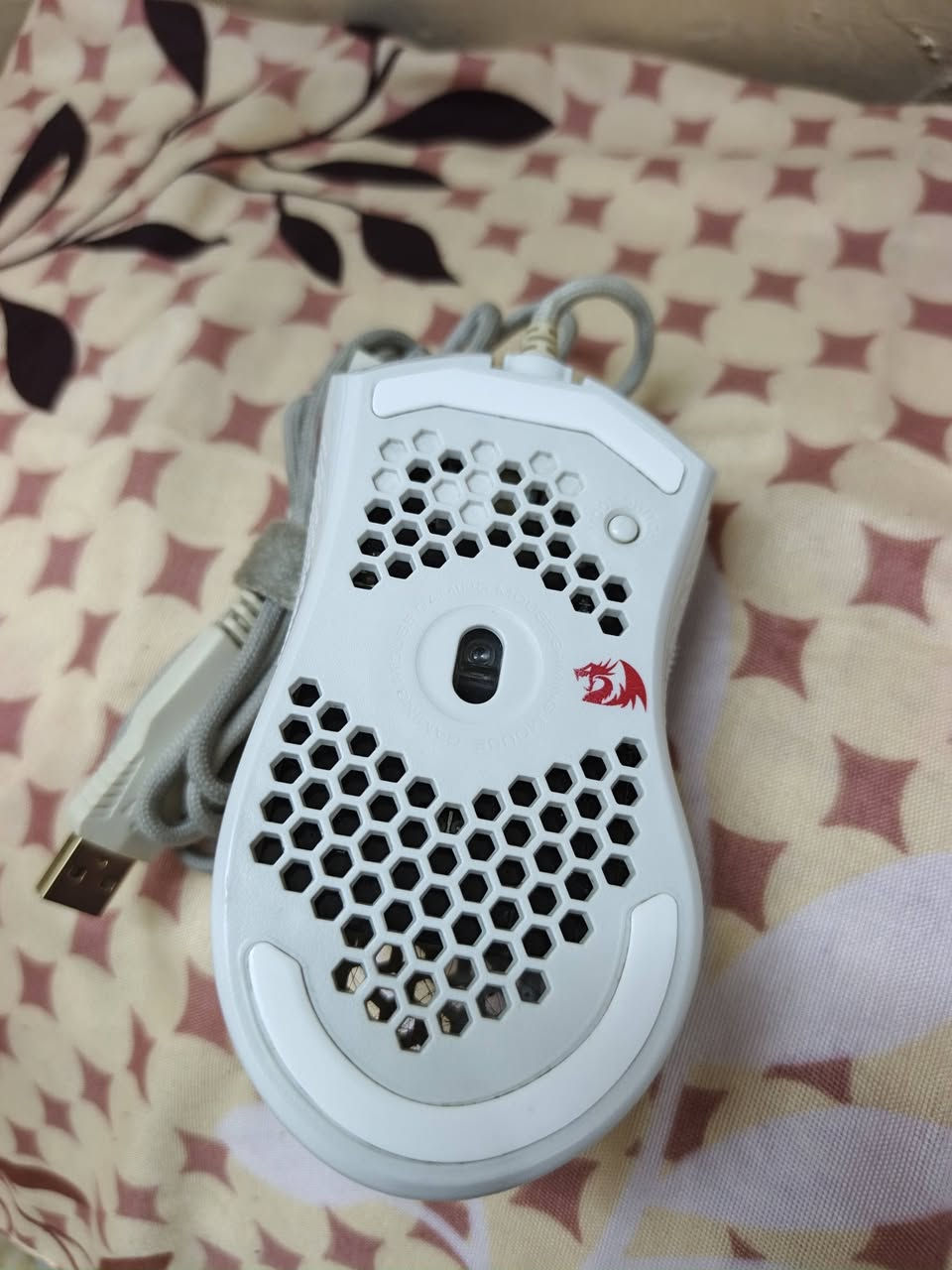 السلام عليكم 
ماوس Redragon Storm M808 Mouse (White)
اخو الجديد مستخدم قليل
السعر 10 الف 
الي يخدمه يراسلني
مكان بغداد الشرطه رايعه 
***********
