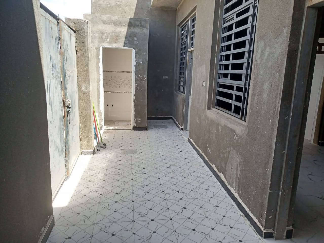 بيت زراعي حي الوفاء مقابل حي الفداء على نهر الوفاء 100متر بناء درجه اولى تسليم مفتاح بيت جاهز متوفر ماء وكهرباء ومولد 50مليون وبي شويه مجال مراجعه ***********
