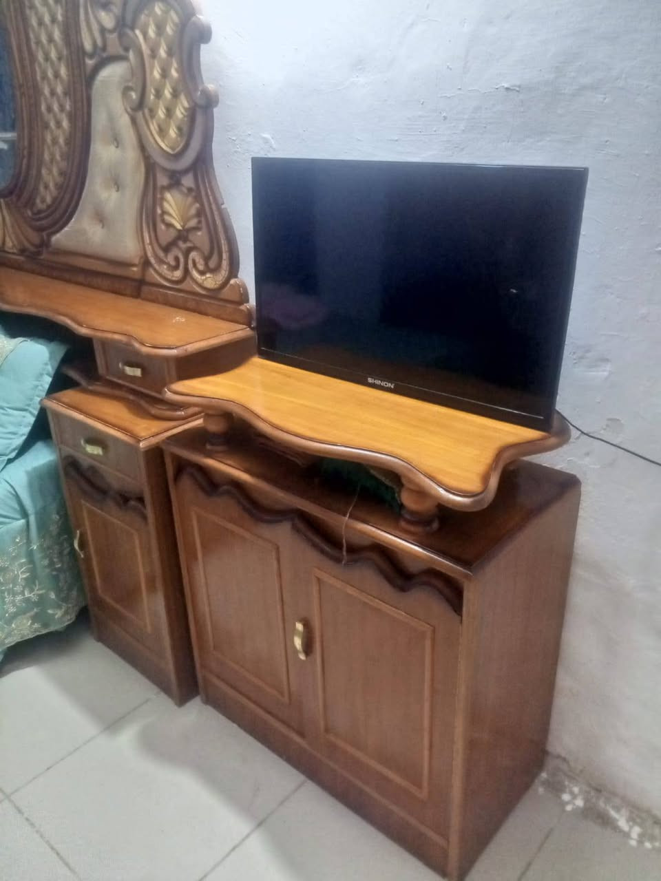 السلام عليكم غرفه اخشاب مستخدمه شي قليل السعر مالتها بمليون وبها مجا ‏‪***********‬‏
