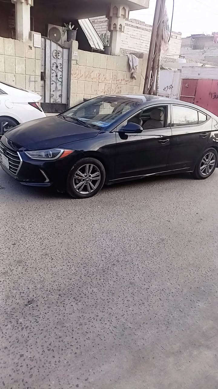 سياره الانتره مديل ١٨ وارد امريكي مبدل بيها جاملغ وبنيد مكينه الفين 2000 دوش السعر ٩٠ وبيها مجال المكان البصره الاستفسار الاتصال على ***********
