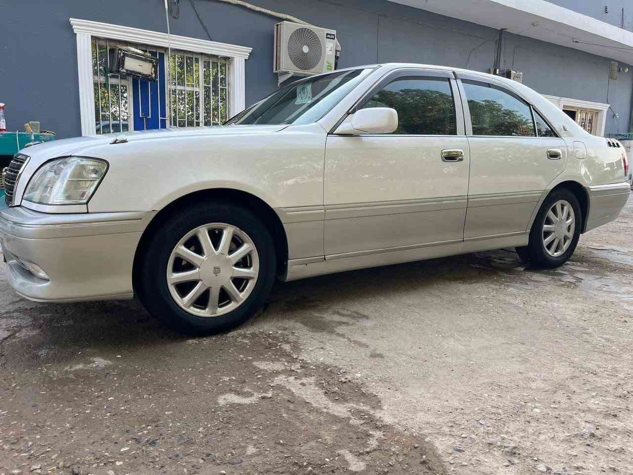 رقم بصره بسمي
بدون كصه
vvti 2500توني شاد محرك
٤دكم
كشنات كهرباء
قطعتين تبريد
ااسياره شاشتين 
السياره مكانهه شطره
***********
