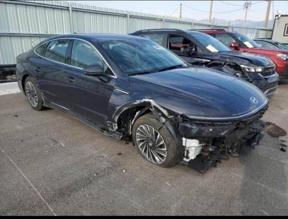 السلام عليكم ...
هيونداي سوناتا هايبرد 2024 للبيع.رقم بغداد

ماشية  50
الف كيلو متر 

مواصفات السيارة

رادار امامي

رادار خلفي 

تحديد مسار 

نقط عمياء 

شحن واير لس

نظام تتبع 

قيادة ذاتية

نظام تراكشن

تبريد لمس منفصل السائق عن

 العبري

 كشنات كهرباء

جنطة ذكية

نظام بلولنك اللي يفتح بالتطبيق على الموبايل

تدفئة كشن السايق و العبري 

قطعتين تبريد

السيارة جديدة كلش وحادثها موضح ب الصور كلش خفيف جاملغ واصلح نفسة بدون فتح

 

رقم بغداد

للأستفسار أكثر:  ***********

صور الحادث مرفقات 

سياره جديدة بالعافية الي ياخذها
