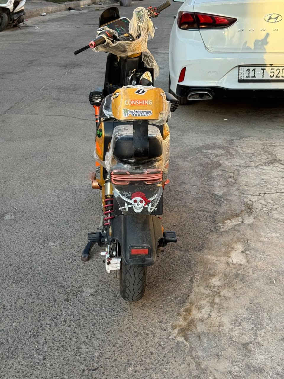 السلام عليكم دراجه X900 GT PRO كونشنك ٢٠٢٥ الدراجه بيها نقص ٣ بطاريات منفوخات والباقي كامل وشغال  ملف ٢٠٠٠ نحاس اصلي تايرات جديده بيها بس كفر موضح بل صور مكسور فقط سعرها ٣٠٠ الف وبيها مجال مكانها بغداد الكرخ العلاوي الرقم: ***********
