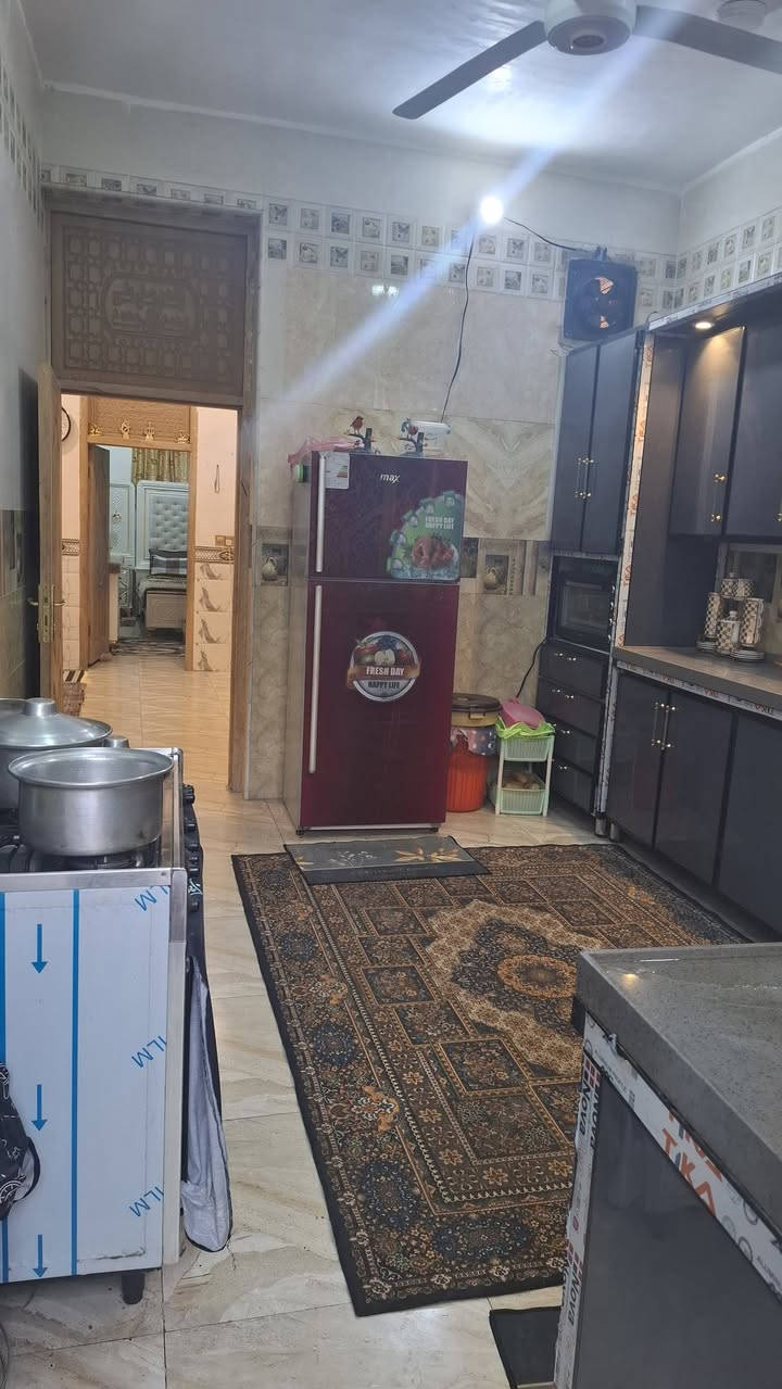 بيت للبيع مساحه ١٥٠ متر طابقين حي السيده زينب بناء جديد 
طابق الأول ٢غرف نوم وصاله ومطبخ واستقبال وصحيات ومناور اثنين 
الطابق الثاني ٤غرف نوم وصاله وبيتونه وسطحين بناء درجه اولى مطلوب مبادره ٧٥ مليون كل شهر ٣٧٠  البيت قرب اسواق عون عالحولي يرهم مراوس او بيع 
***********
