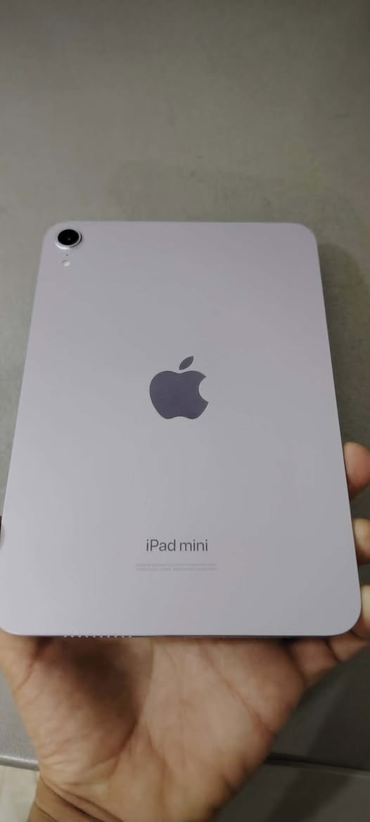 📌 للبيع: آيباد ميني 7 (iPad mini 7th Gen - A17 Pro)
• الذاكرة الداخلية: 128 جيجابايت.

• المعالج: A17 Pro (قوي جداً للألعاب الثقيلة والمونتاج، ويدعم ميزات الذكاء الاصطناعي Apple Intelligence).

• الشاشة: 8.3 بوصة من نوع Liquid Retina ألوان مريحة وحجم مثالي للتنقل والقراءة.

• الكاميرا: خلفية 12 ميجابكسل (تصوير فيديو 4K) / أمامية 12 ميجابكسل مع ميزة التتبع الذكي (Center Stage).

• دعم القلم: يدعم قلم Apple Pencil Pro وقلم Apple Pencil (USB-C).

• المنافذ والاتصال: منفذ شحن USB-C سريع، دعم Wi-Fi 6E، وبصمة إصبع (Touch ID) مدمجة في الزر العلوي.

***********

• حالة الجهاز: [مستعمل خفيف بدون أي خدوش]

• الملحقات: [الكرتون الأصلي + الشاحن + كفر حماية]

• نسبة البطارية: [87 ]

• السعر: [475 الف ]

• الموقع/المدينة: [بغداد الدوره ]
