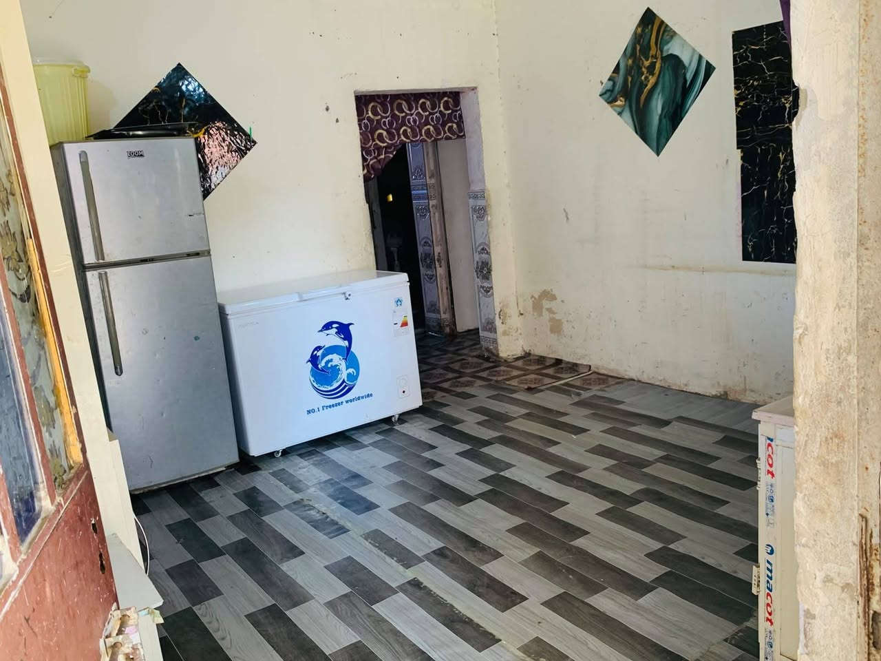 بيت ب5 دونم مساحه 300 للبيع بسعر مناسب للستفسار***********
