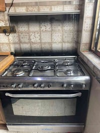 طباخ للبيع شغال فرن وعيون السعر 150 الف 07716281718