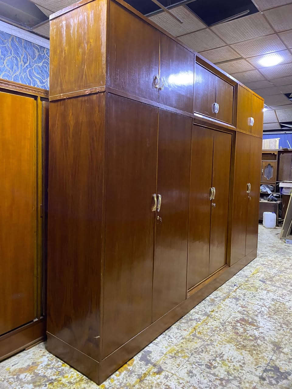سلام عليكم كناتير سته ملحق حطاطه فول نضافه السعر الواحد 360 المكان رمادي الملعب سوك سلاله ***********
