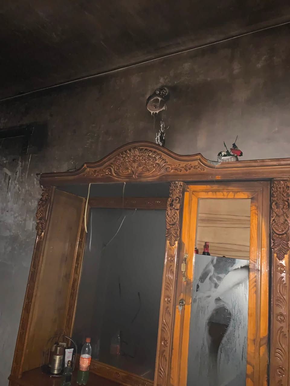 سلام عليكم  على هذا وضعه للبيع لبقيه لغراض مابيهن شي بس دخان اسود بيهن قيم ليرضه بي الله 
 ***********
