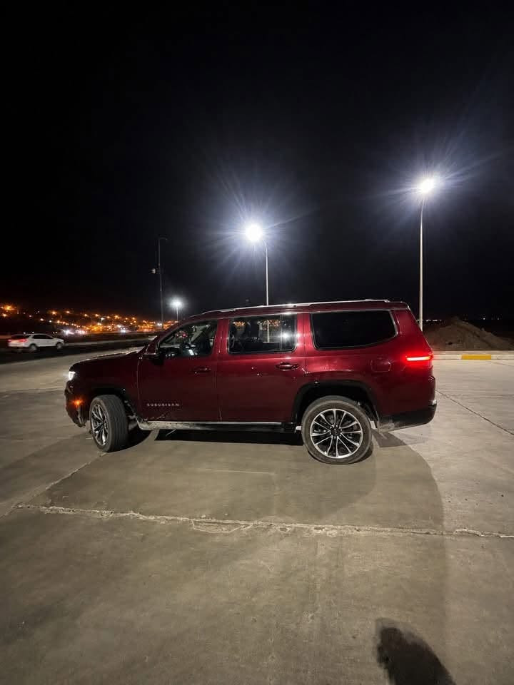 🚘 للبيع Jeep Wagonee 2022
⭐ المواصفات والمميزات:

* محرك V8 قوي
* دفع رباعي 4×4
* ممشى 19 ألف ميل فقط
* داخلية جلد أسود
* مقاعد كهربائية
* ذاكرة للمقاعد
* تدفئة وتبريد للمقاعد
* شاشات ونظام ترفيه متطور
* شاشة وسطية كبيرة
* نظام صوتي فاخر
* كاميرا خلفية وحساسات
* مثبت سرعة
* تشغيل بصمة / تشغيل ذكي
* دخول بدون مفتاح
* باب خلفي كهربائي
* تحكم كهربائي كامل
* أنظمة أمان ومساعدة للسائق
* مساحة داخلية واسعة جدًا
* 3 صفوف ومقاعد مريحة للعائلة
* تصميم فاخر وحضور قوي

📍 الموقع: البصرة

✅ كفالة عامة
✅ كفالة من الصبغ والحوادث والغرق
✅ السيارة نظيفة جدًا
✅ ممشى قليل واستخدام شخصي

💰 السعر: تواصل خاص

***********

📩 التواصل للجادين فقط
