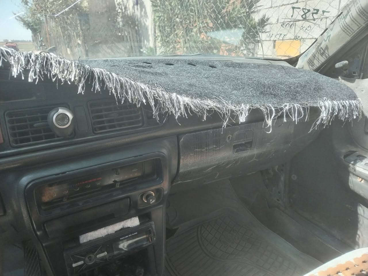 سلام عليكم سياره للبيع مازده 626موديل 90بيها نوزل واكف او سنويه صاقطه او للاستفسار اتصل ***********
