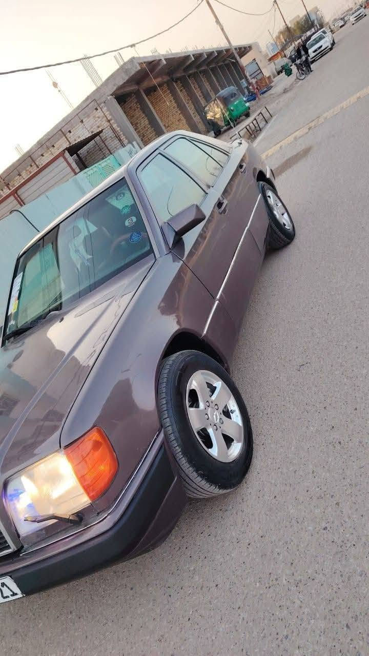 مارسيدس موديل 1990
مكينه2500 حداديه جديده
سنويه2030 
تخم تاير جديد كهربائيه كلهه شغاله 
تبريد  ثلج اي نقص ما بيهه
قواعد سليمات 
السعر 58 او بيه مجال للشراي
الرقم ***********
