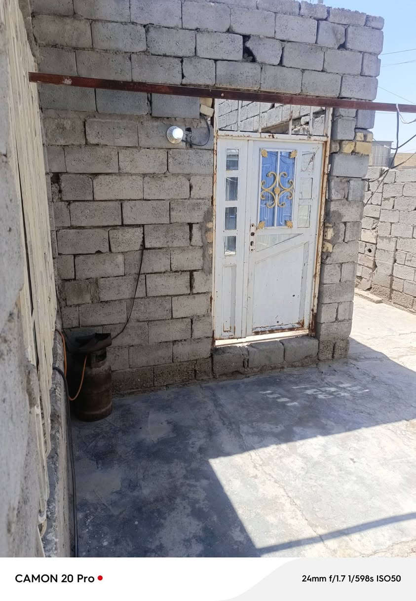 السلام عليكم بسبب ألوعود الكاذبه دار للبيع الموقع حي جواد يبعد عن تبليط 80 متر مساحته بلسند 200 متر أما واقع حال 190 متر سند صلاح زراعي تابع الى بلدية جبله معاملات تطويب كلمله بيع مستعجل بسعر 25 وبي مجال باقي تفاصيل راسلني خاص او تصال وتساب ***********
