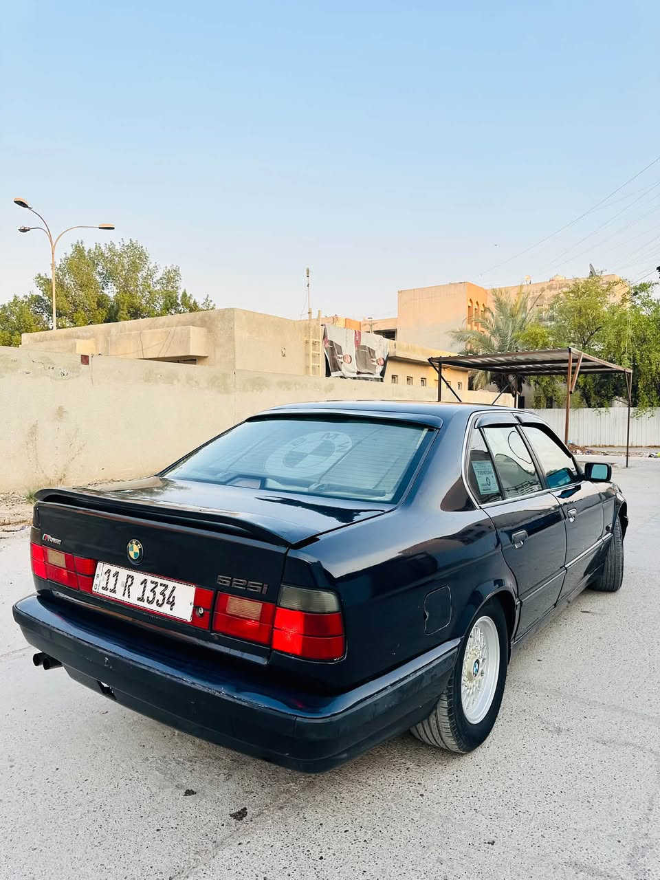 السلام عليكم 
بي ام دبلو BMW للبيع فقط
موديل 90
رقم بغداد اللون ازرق نيلي
محرك 525 مسكر فانوس
شاشه تبريد كشنات كهرباء كشنات جلد تحكم ستيرن
مكينه كير مكفولات تخم تاير
السعر 60 بيه مجال بسيط 
للتواصل ***********
مكان السياره بغداد المحمودية
