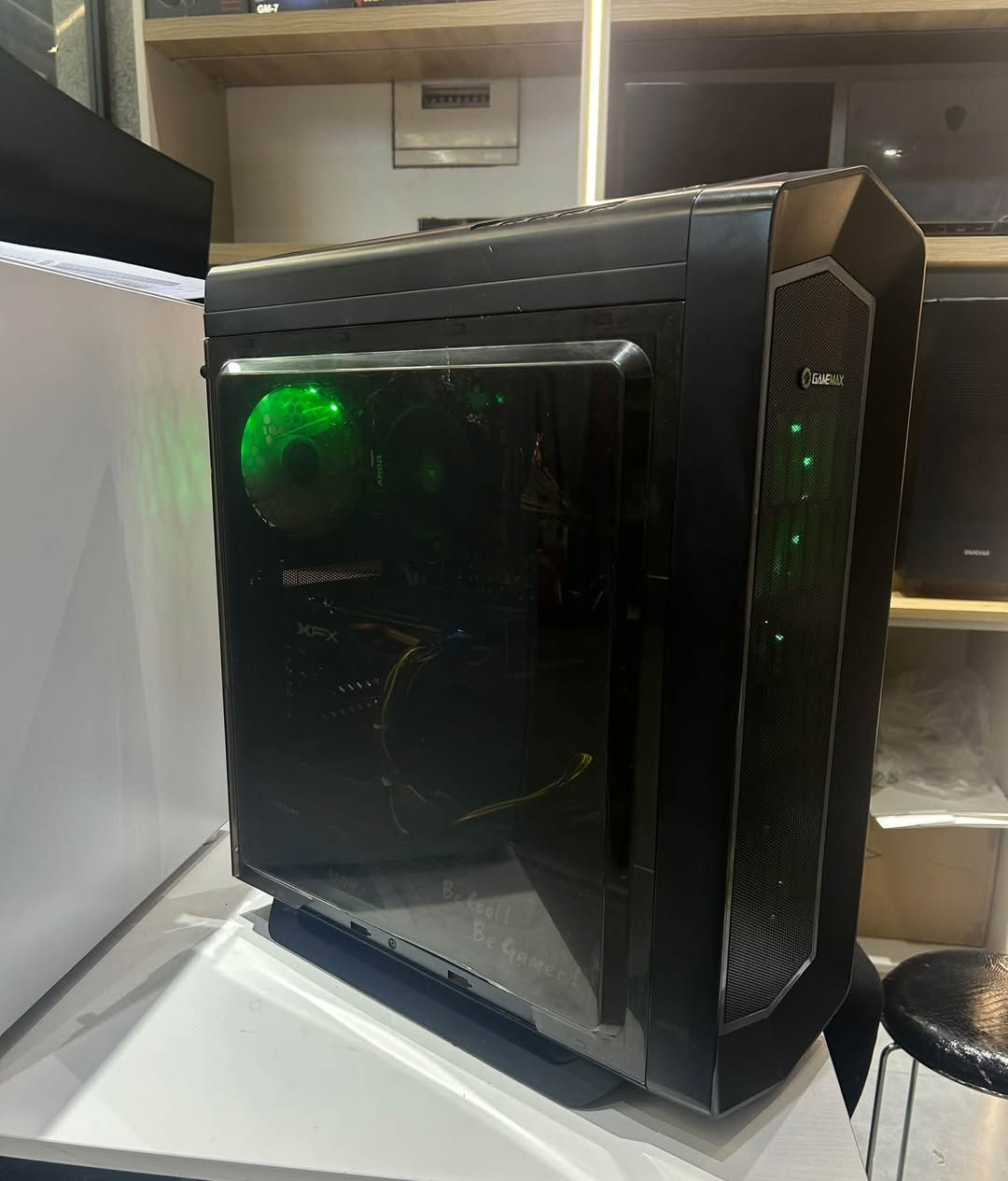 رايزن 2400G • RX 570 • ١٦ جيجا رام
