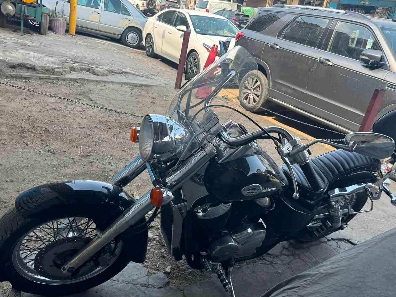 للبيع هارلي شادو مكينه 400  جديده مال مزاد ماشيه 28 الف كامله مابيهه اي نقص 20 ورقه  قفل ***********
