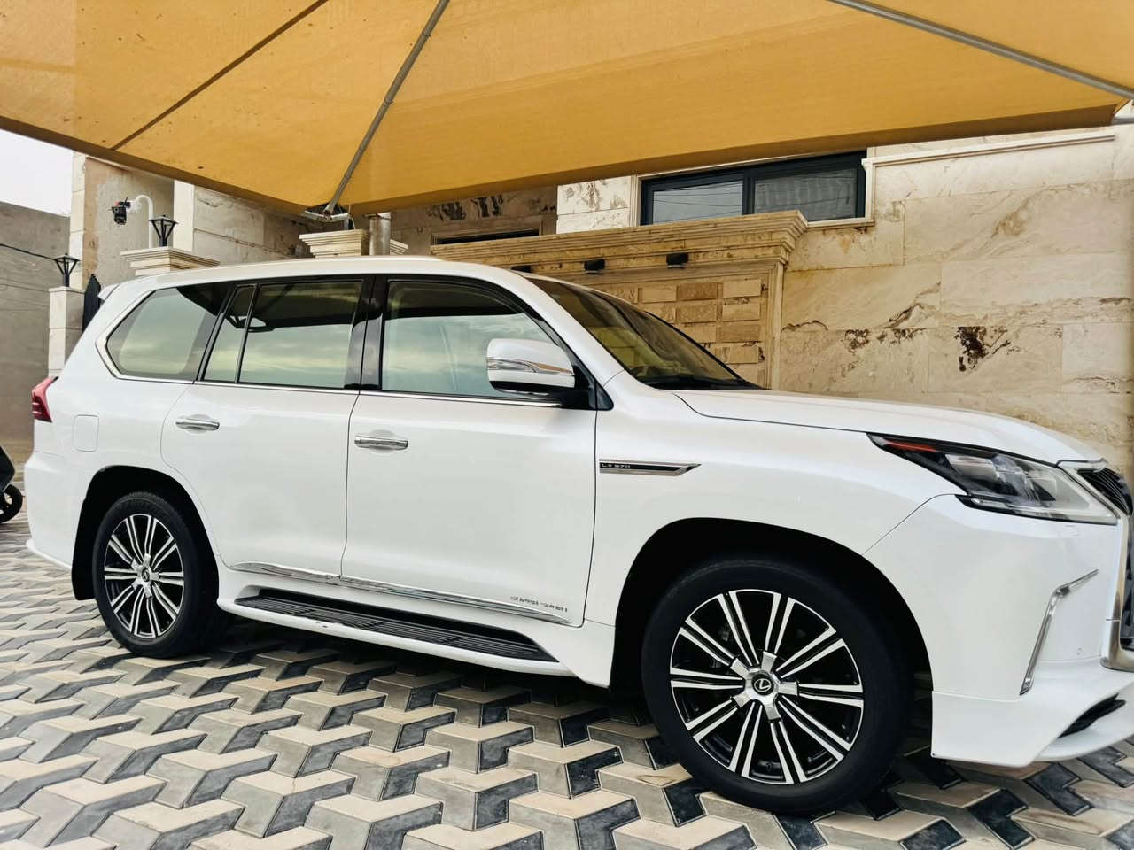 لكزز LX570 • ٢٠٢٠ • ١١٦٠٠٠ كم
