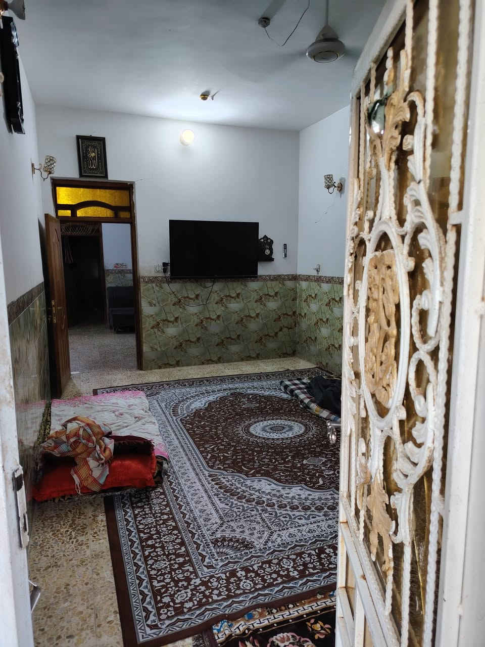 السلام عليكم بيت للايجار المساحة ١٤٠م غرفتين نوم وصاله ومطبخ وستقبال المكان حي العسكري دوانم لازم سعر الإيجار ٢٥٠ قفل
***********
