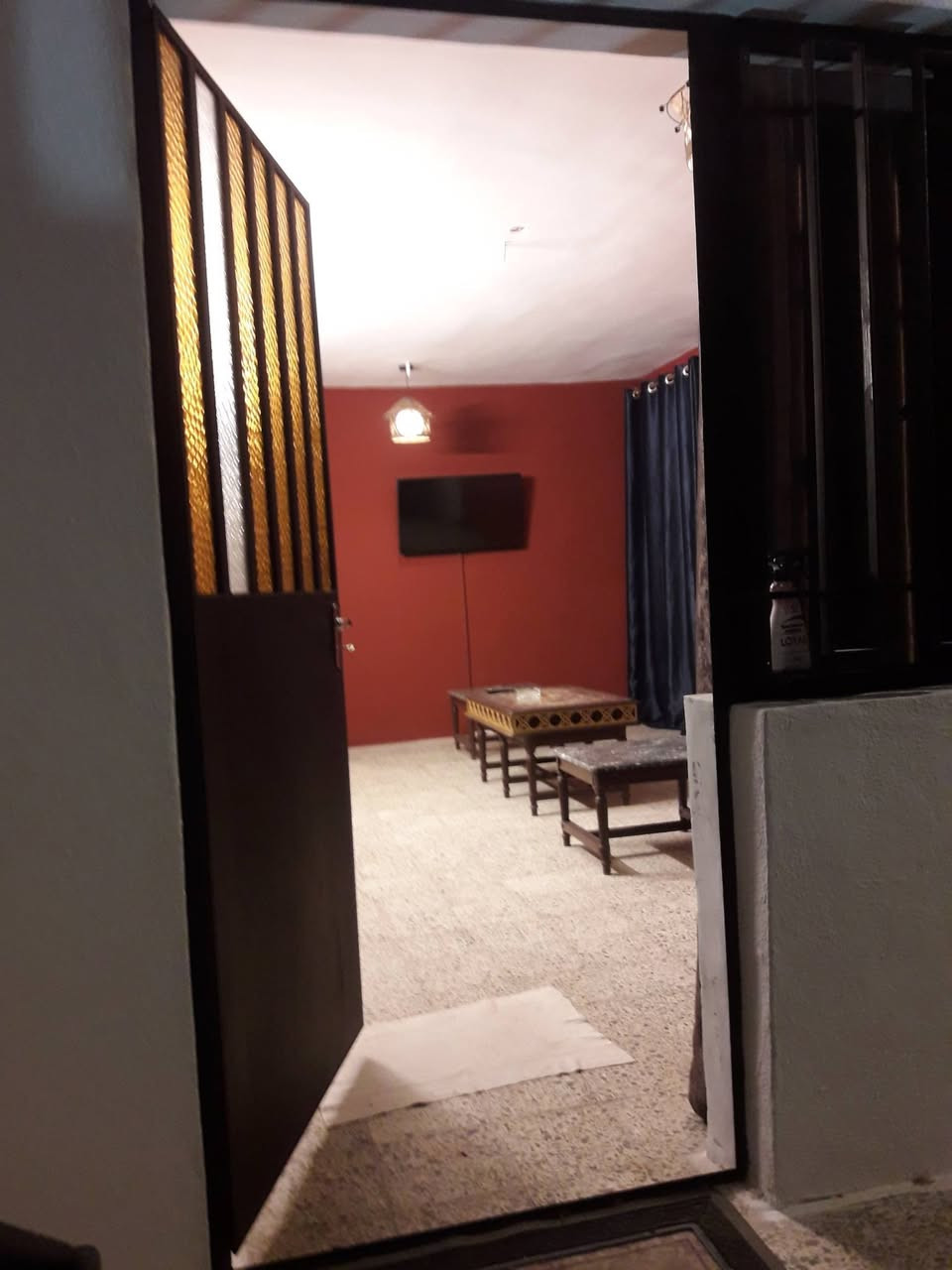 مشتمل للإيجار / اليرموك محله ٦١٢ / فرع مثلجات بردا / طابق ثاني/ شبه مؤاثث / قيمة بدل الاجار 900$ /// كهرباء خصخصة / هاتف *********** 
ملاحظه: يعفى المستأجر من تسديد ( اي اجور ) للماء و الكهرباء .. مجاني .
