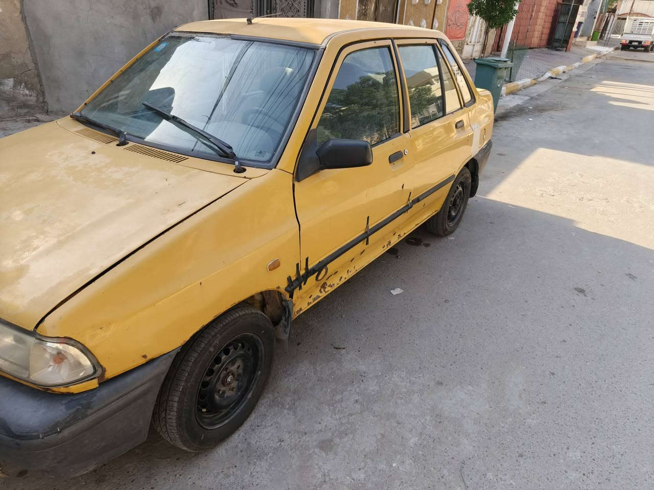 السلام عليكم من رخصه الادمن
سياره سايبه ١٢السياره مصفره هيه عليها غرامات ينزل من سعرها السياره كير مكينه خير من الله مكانها الحسينيه مال الراشديه سعر ١٩ وبيها مجال ***********
