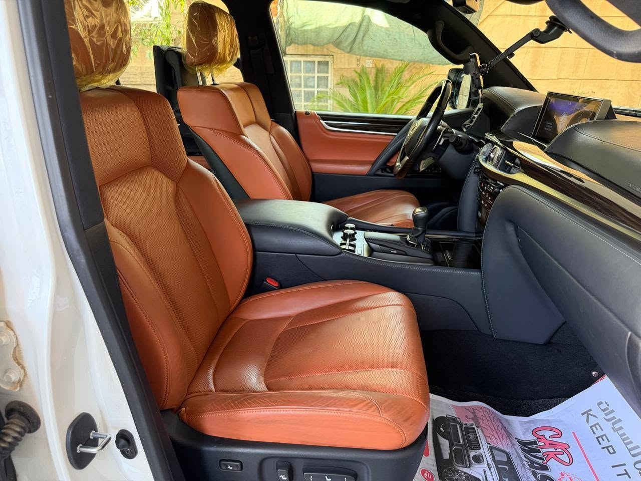 السلام عليكم
لكزز 2020 LX 570 سوبر سبورت

مواصفاته معروفه 

السيارة جديده جدا و نضافتها ١٠٠% 

ماشيه 6000 حقيقي 

بدون اي ضرر السيارة خليجية على وضع الشركة

السعر المطلوب 89000 دولار و بيها مجال بسيط 

*********** غير متواجد على الفيس بوك
مكان السيارة بغداد
