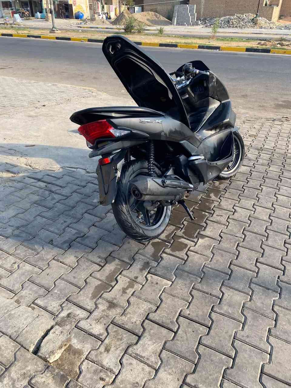 سلام عليكم بيسي اكس جيل 2 بصمه جايه من اليابان ياباني نضيفه دراجه لون اسود مكفوله كفاله عامه سعر12 وبيهه مجال خابر وتدلل ***********
