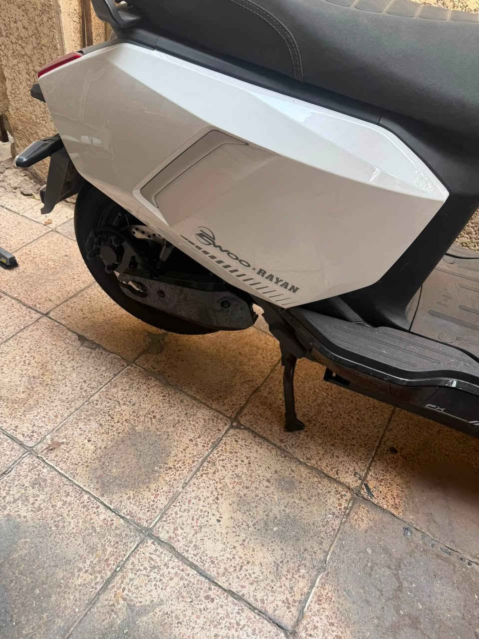 سلام عليكم دراجه شحن 6 باتريات جديده للبيع السعر مليون ومية وبيه مجال بسيط العنوان بغداد العامرية رقم الهاتف ***********
