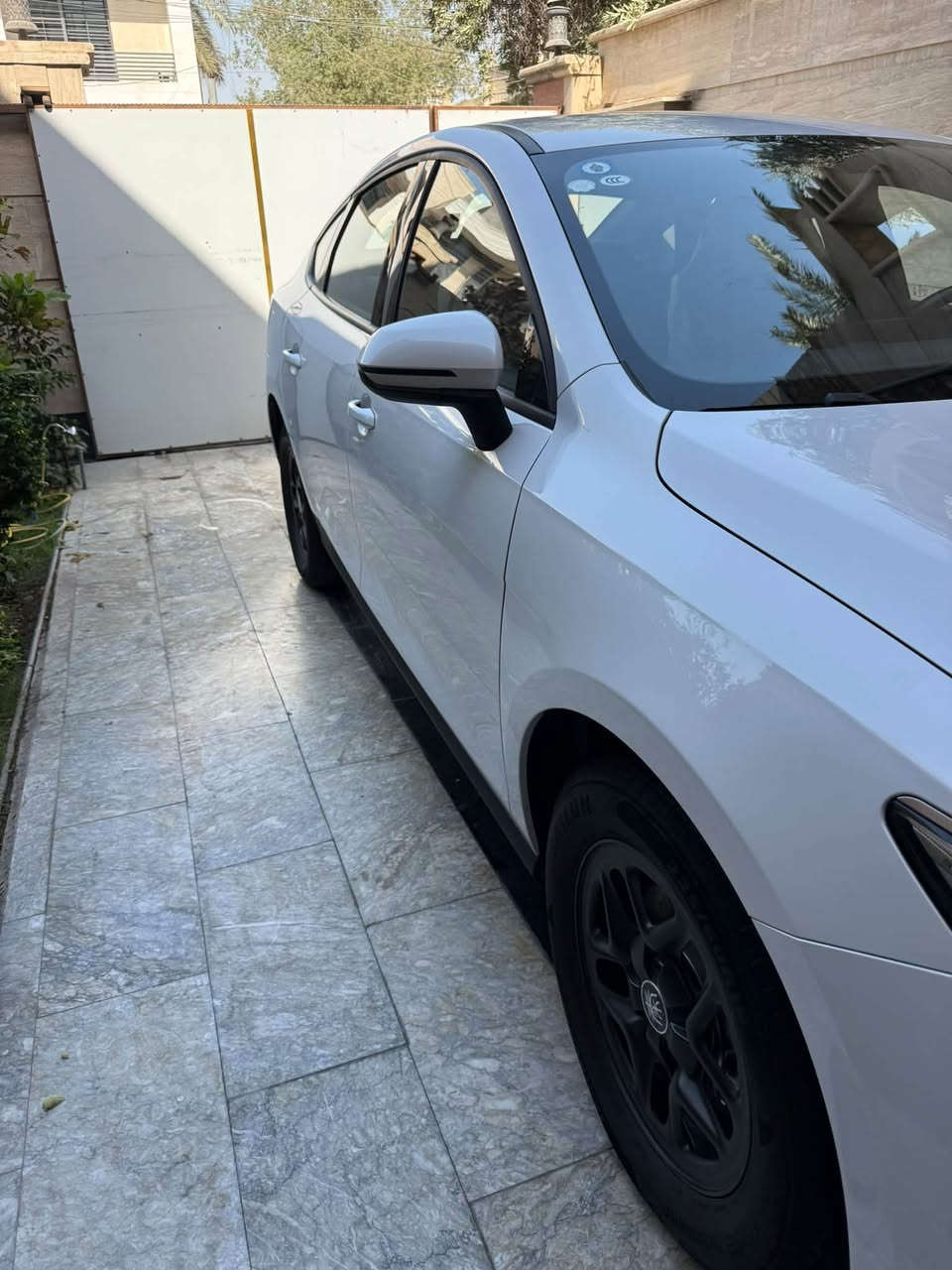 سلام عليكم BYD كن بلاص2025 مكفوله كفاله عامه من الضربه والصبغ سياره صارف عليه مسويله بصمتين+ كارت مشتريله سبير هوه العده مالته يعني تاخذه مذب عليه ربع ماشيه 4 عنواني شارع فلسطين واي ستفسار اتصال عل رقم ***********
