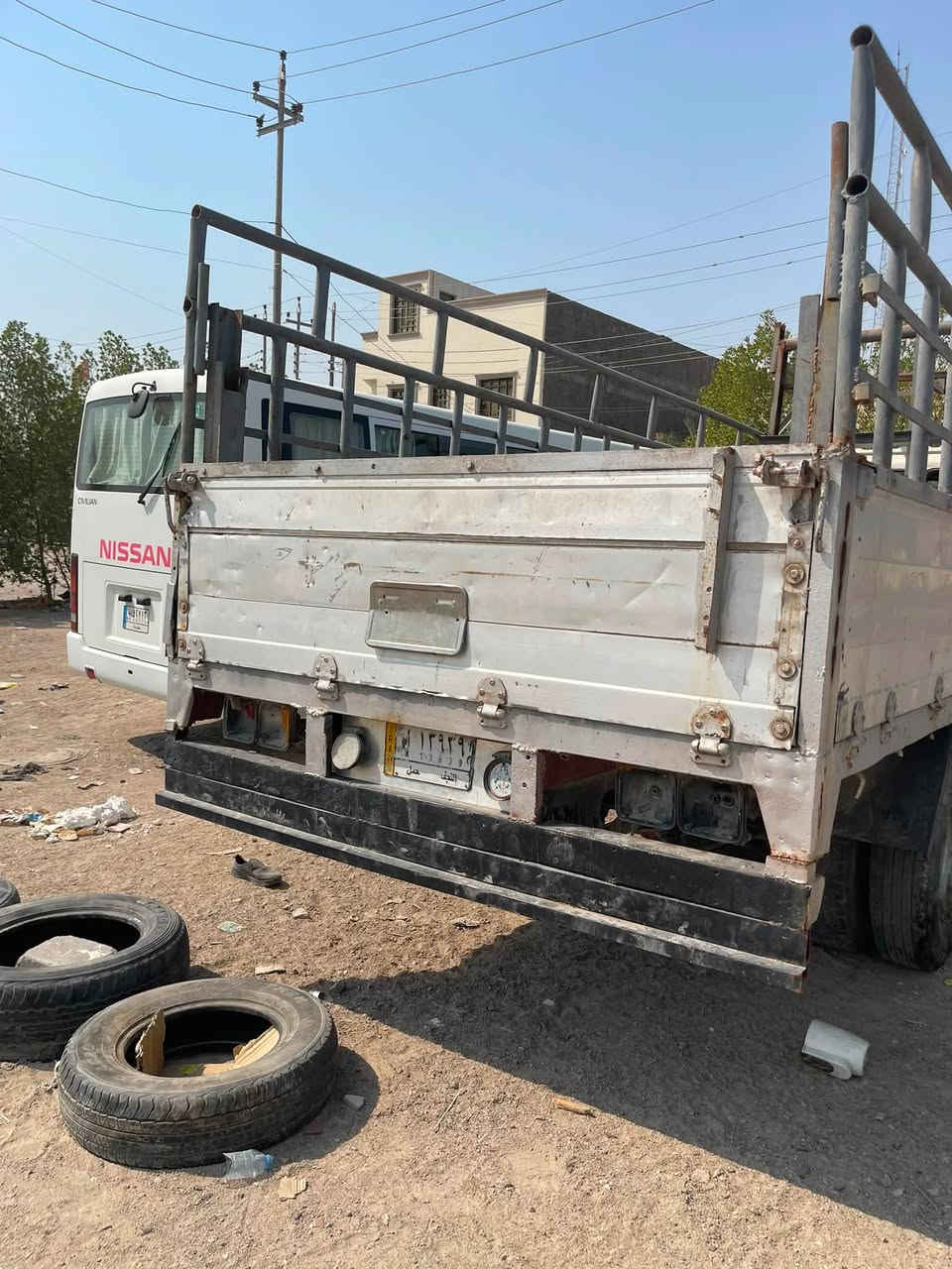 السلام عليكم
هينو ازوزه البيع 
مديل تسعينات 
الشاصي عريض 
الطول 5ونص
سياره بيها عرشه مال حديد بس مامشتغله على الحديد 
مكينه بلاد وكير بلاد 
تايرات 17ونص 
رقم نجف السنويه منتهيه 
راعيها يريد تحويل 
سياره شغاله 
سياره مهموله بسبب عدم تفرغ 
مكاني بصره خمسه ميل 
السعر 42وبيها مجال للطيبين 
رقم الهاتف ***********

