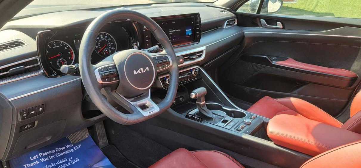 🚗 للبيع كيا K5 موديل 2024 🚗
سيارة حديثة ونظيفة جداً، ماشيه 10 الف بعده ما ماشيه بل عراق 
🔹 المواصفات:
محرك 1.6 لتر تيربو، 4 سلندر
قوة تقريباً 180 حصان �
Kia Media
قير أوتوماتيك 8 سرعات �
Edmunds
نظام دفع أمامي
شاشة كبيرة + Apple CarPlay
كاميرا خلفية + حساسات أمامية وخلفية
رادار + أنظمة أمان (تنبيه خروج عن المسار + مانع تصادم)
تشغيل بصمة + تشغيل عن بعد
جنوط ألمنيوم + إضاءة LED
داخلية مريحة وحديثة
🔹 مميزات السيارة:
اقتصادية بالبنزين
مريحة بالسفر
شكل رياضي وفخم
كلشي بيها شغال وما تحتاج صرف
📍 السيارة جاهزة للفحص بأي مكان البصره 
💰 السعر: (170) وقابل للتفاوض
📞 للتواصل خاص أو اتصال
***********
