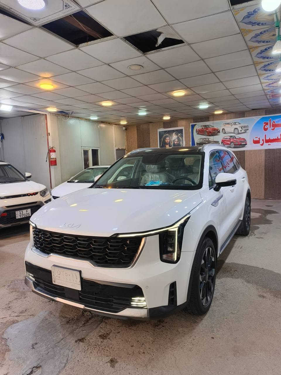 كيا سورنتو 2024 فول مواصفات 
🔹 محرك V6 سعة 3.5 لتر
🔹 قوة 268 حصان 💪
🔹 عزم 331 نيوتن متر
🔹 ناقل حركة أوتوماتيك 8 سرعات
🔹 مصابيح LED أمامية وخلفية كاملة
🔹 ويل كب رياضي قياس 20 🛞
🔹 مرايا كهربائية مع طي
🔹 3 صفوف مقاعد (7 ركاب) 👨‍👩‍👧‍👦
🔹 مقاعد مخمل مريحة
🔹 شاشة وسطية كبيرة تدعم Apple CarPlay و Android Auto 📱
🔹 شاشة عدادات ديجيتال
🔹 تشغيل بصمة + دخول ذكي
🔹 حساسات محيطية
🔹 4 كاميرات محيطية
🔹 رادار
🔹 داتا شو 
🔹 مثبت سرعة ذكي
🔹سقف بنوراما 
🔹صندوق كهرباء ذكي
🔹مكاني بغداد البنوك
🔹 رقمي***********
