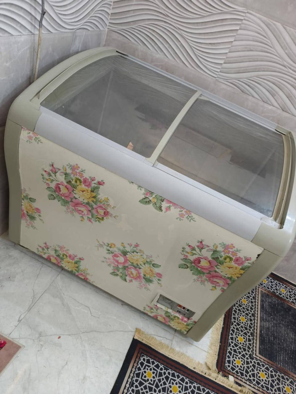 مجمده لبيع  سعر ١٦٠ 
بيع سريع 
مداخله تصليح
رقم 
***********
