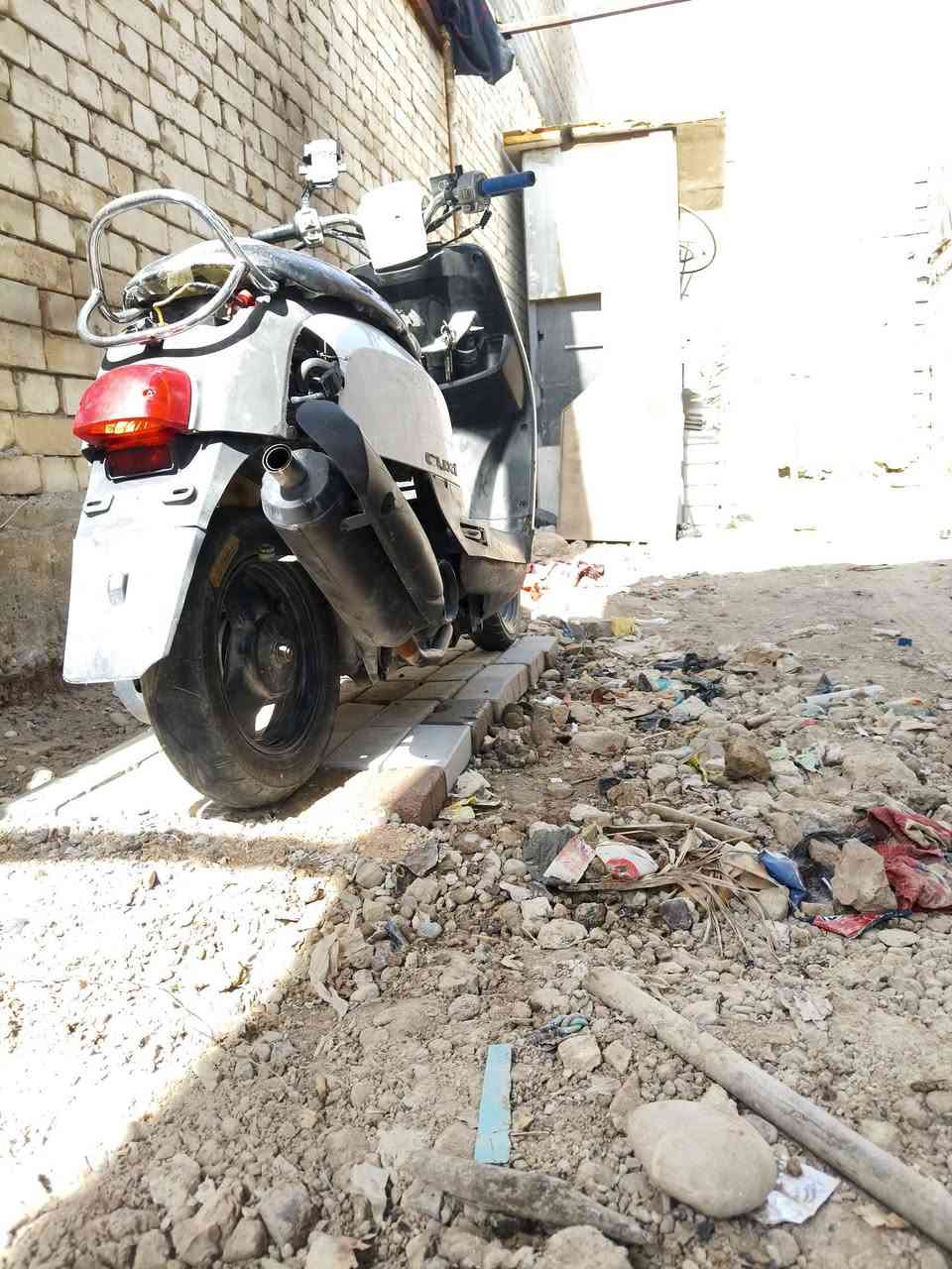 السلام عليكم دراجة ماكس بوليس 
صالنصا رياضي 
كهربائيات كاملة 
مجفتة جديد
بيها نقوصات قليلة 
ترجع بلادية
مكان بغداد مدينة الصدر الدسيم
رقم وتساب فقط /***********
سعر /350قفل 
تحياتي الكم
