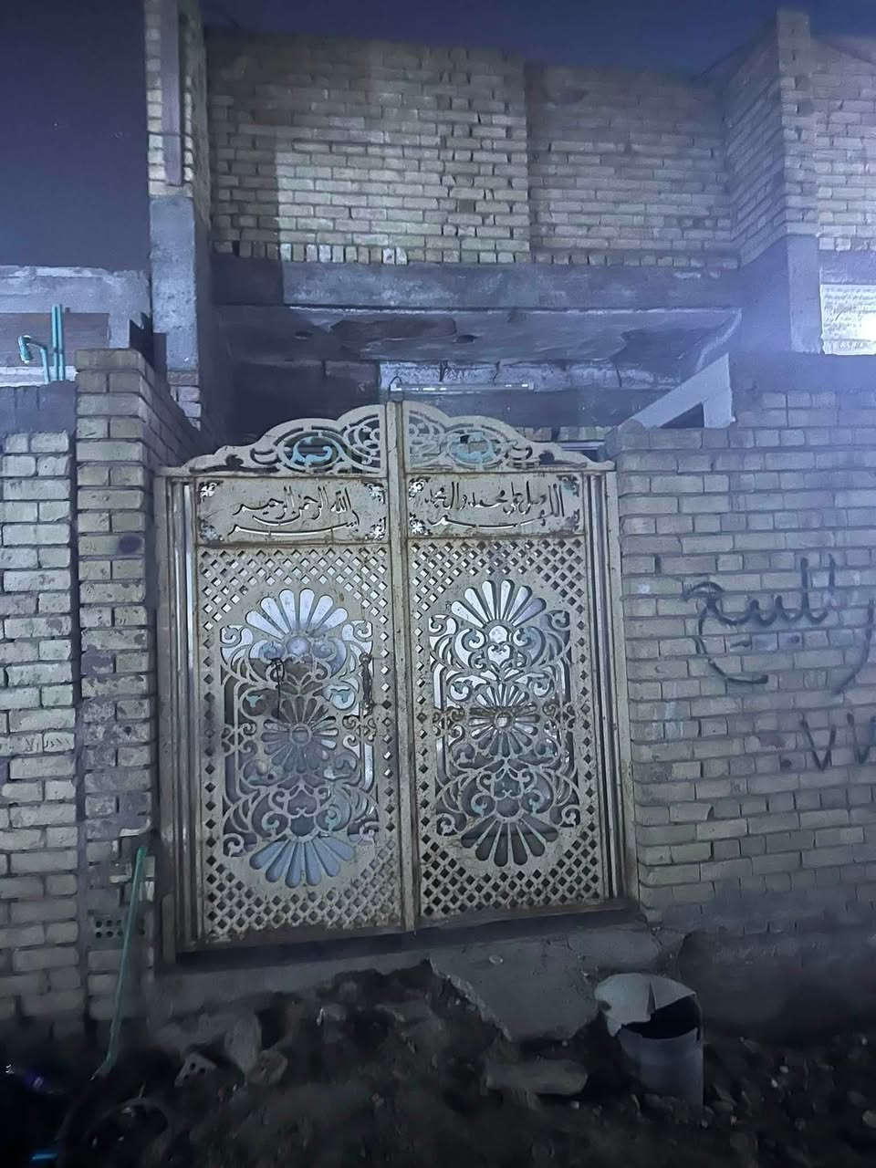 سلام عليكم بيت الايجار بلديات  بضباط الثانيه زراعي قرب سيد منذر مساحه 80 متر ايجاره 300  عائله صغيره موضف او كفيل من منطقه رقمي ***********
