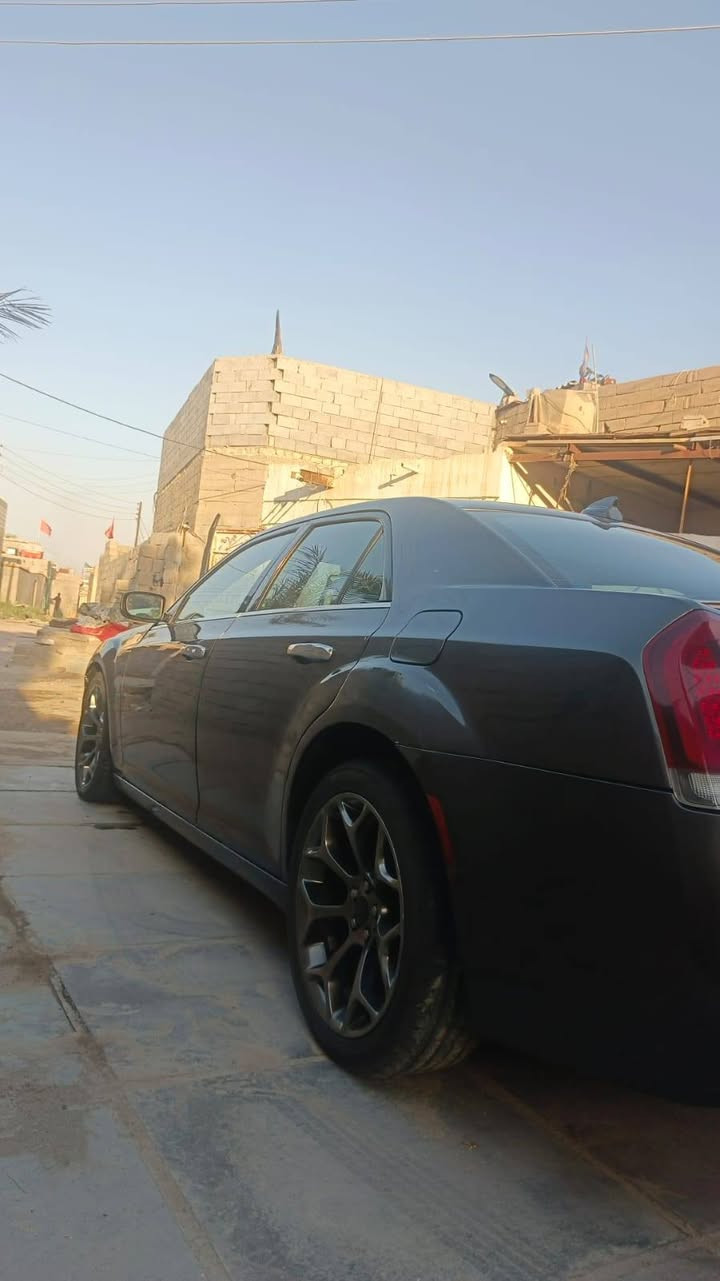 اوبامة 15 فور ويل  محور 2 ويل. S
لون نفطي 
وارد كندي حادث بجم .
السعر 150 وبيهة مجال .
العنوان البصرة الهارثة 
***********.
