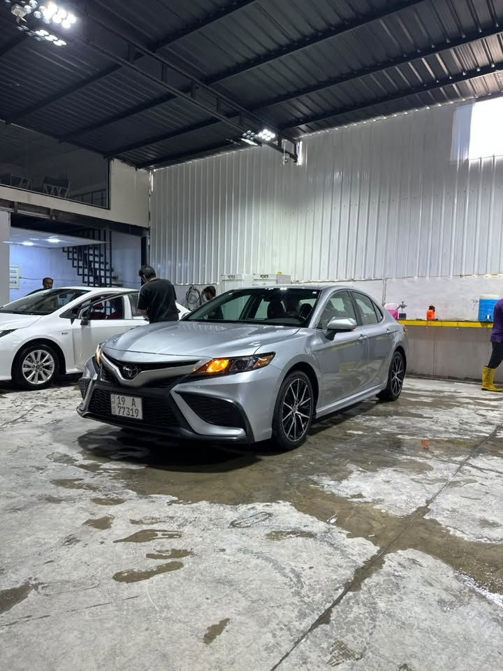 تويوتا كامري SE موديل 2023
✨ لون فضي لامع
✨ ممشى 40 ألف فقط

🔹 شاشة كبيرة
🔹 Apple CarPlay & Android Auto
🔹 خرائط وإنترنت
🔹 كاميرا 360 درجة
🔹 Auto Hold
🔹 مقود كهربائي
🔹 شفتات خلف المقود
🔹 إشارات بالمرايا الجانبية
🔹 مقاعد جلد أسود
🔹 دركسون جلد بخياطة مميزة
🔹 تحديد مسار
🔹 نظام مانع تصادم
🔹 رادار أمامي
🔹 ABS
🔹 نظام مانع انزلاق
🔹 أوضاع قيادة (Normal - Eco - Sport)
🔹 GPS
🔹 مصابيح زينون عدسات عالي وواطي

⚙️ محرك 2500cc مرغوب ومكفول مع ناقل الحركة

📌 الملاحظة: تبديل قبق جنطة مع ملونين خفيف جداً في الجاملغات.

سيارة نظيفة جداً وجاهزة للفحص.

السعر : ٢٠٣$ وبيها مجال

الاتصال : *********** مكاني كربلاء
