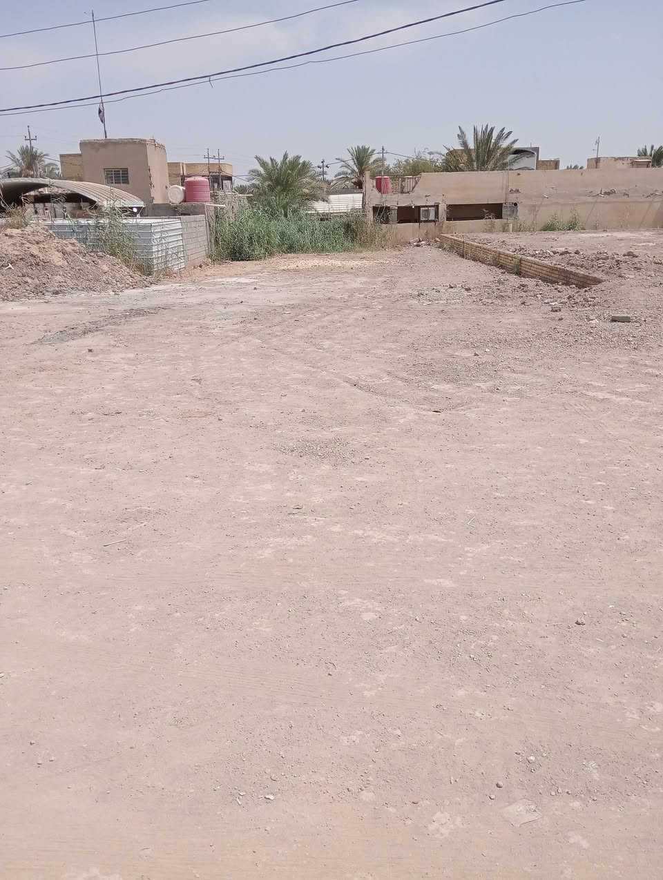 السلام عليكم اخوان قطعه للبيع زراعي  المساحه 400  الوجه 10 والنزال 40 تجاريه على شارع العام وطريق المشايه الناصريه سوك الشيوخ منطقة البوعظم الاستفسار على الرقم أو الواتساب ***********
