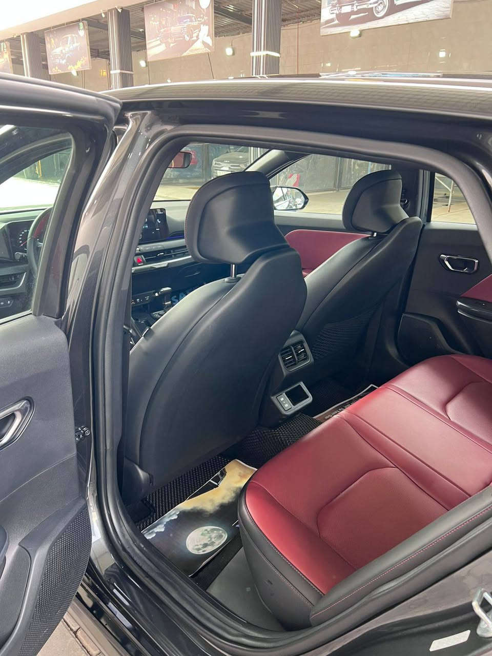السلام عليكم
للبيع او المراوس
K4 GT LINE TURBO  1.6  MODEL 25 
رقم بغداد 
فول موصفات للأخير 1/1
ماشيه 23 الف كيلو قابل للزياده
حادثها بنيد وچاملغ ايمن 
البنيد والدعاميه مبدلات والچاملغ الأيمن مصبوغ
ايرباگ ستيرن فقط
الداخل جلد لونين
نشره ضوئيه دشبول و الباب
سقف بانوراما
تبريد قطعتين خلفي
تبريد كشنات وتدفئه كشنات وضعيات خزن ميموري عدد2
5 كاميرات
رادارات أمامي 4 خلفي 2
حساسات 6 أمامي
حساسات 6 خلفي
سماعات هارمن كارديون
الارضيه مالتها تفصال شركه elegant mat
والارضيات البلاديه موجودات 
مشدود بيها ويل اسود حجم 16 جدد قبل شهر شديتهن
و وياها ويل كب بلادي يجي بيها حجم 18 تايرات كومهو
السياره جاهزه من كل النواحي متحتاج اي شي شغل واطلع حتى الدهن البيها وكاله ماشي بي اقل من 1000
وبعد مواصفاتها معروفه 
التصليح مالتها هنا بالعراق على ايدينا صلحناها لا شغل الامارات التلزيگ ولا عمان
السعر 195 $ وبيها مجال جدآ بسيط
العنوان
بغداد الشعب شارع عدن
***********
