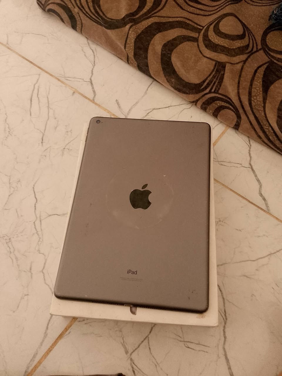 آيباد ٩ • ٢٥٦ • خدش بالظهر