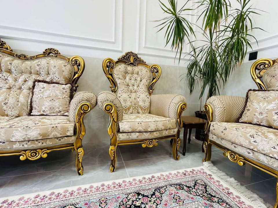 طاقم قنفة مصري الأصلي كلاسيك درجة اولا ١٠ مقاعد كلش نظيفة للبيع مكان كلار رقم موبايل ***********
