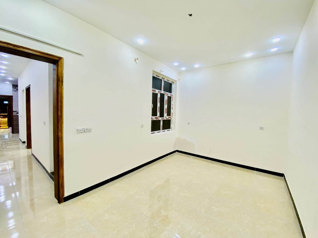 🏠 شقة للإيجار في المنصور – موقع مميز
📐 المساحة: 100 متر
🏡 البناء: حديث وجديد
🛏️ تتكون من:
• غرفتين نوم
• صالون
• مطبخ
الموقع: المنصور،.
للاستفسار : ***********
