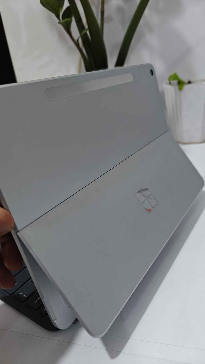 العرض الأقوى: Microsoft Surface Pro 12 (إصدار 2026 الجديد) 🚀

* أداء جبار: معالج Snapdragon® X Plus بـ 8 أنوية، صُمم خصيصاً للمهام الثقيلة والذكاء الاصطناعي بسرعات تصل لـ 3.4 جيجاهرتز.
* شاشة مذهلة: مقاس 12 بوصة PixelSense™ LCD بتردد 90 هرتز، توفر استجابة فائقة لللمس والقلم.
* بطارية عملاقة: انْسَ الشاحن طوال اليوم مع عمر بطارية يصل إلى 16 ساعة.
* خفة وجمال: هيكل ألمنيوم فاخر وتصميم نحيف جداً يزن حوالي 1 كجم فقط.

📋 المواصفات الفنية:

* الذاكرة: 16GB LPDDR5x (سريعة جداً).
* التخزين: 256GB SSD فائق السرعة.
* النظام: Windows 11 الأصلي مع ميزات Copilot+ الذكية.
* الكاميرا: كاميرا Studio الأمامية بدقة 1080p مع ميزات التأطير التلقائي.
* خاصية Face-ID لفتح القفل 

عدد الدورات البطارية 🔋  : 16
الحالة : مستخدم بدون بوكس
السعر :
 1- جهاز فقط 1،250،000
2- مع كيبورد (كوبي بلوتوث) 1،350،000
3- مع كيبورد الاصلي 1،500،000

✅ خدمة سريعة وضمان 30 يوم
📍 متوفر الآن للتوصيل الفوري لكل محافظات العراق.
للتواصل و الاستفسار : ***********

https://t.me/epic_store2 بغداد, العراق
