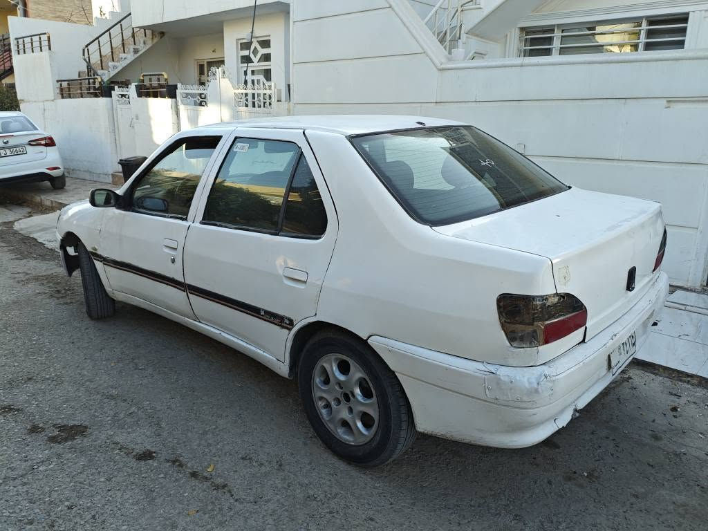 بیجۆ 2001
ئارم پلاستیک
گێڕ و مەکینە بەشەرت 
پاوەر بەشەرت
چوارتایەی لۆک و ویل کەپ
دەبڵ و گرایم شەفت و بانس و دەبۆم تازە بۆ گۆڕیوە
تازە ڕۆن و سیوەیلم گۆڕیوە
تەقەو ڕەقەی هەیە
ماڵی دۆستە بەنزین زۆرکەم سەرف ئەکات
جامی نەشکاوە 
سعری 14 گەڵا. لە سلێمانیە
*********** السليمانية, العراق
